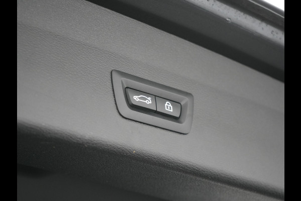 BMW X1 xDrive25e Sportline Plug In Hybrid 221pk Dealer O.H. PHEV | Trekhaak | Camera | Sfeerverlichting | Keyless | Sportstoelen Verwarmd | LED Koplampen | Cruise Control | Navigatie | DAB |