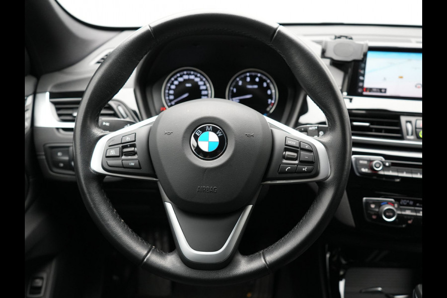 BMW X1 xDrive25e Sportline Plug In Hybrid 221pk Dealer O.H. PHEV | Trekhaak | Camera | Sfeerverlichting | Keyless | Sportstoelen Verwarmd | LED Koplampen | Cruise Control | Navigatie | DAB |