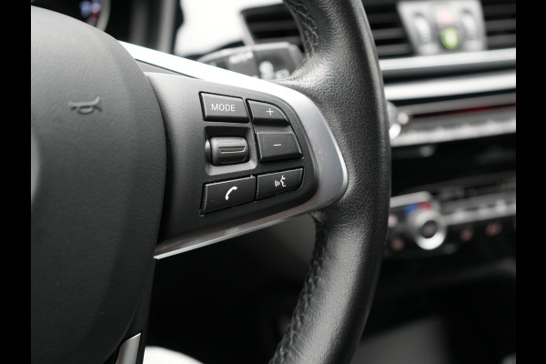 BMW X1 xDrive25e Sportline Plug In Hybrid 221pk Dealer O.H. PHEV | Trekhaak | Camera | Sfeerverlichting | Keyless | Sportstoelen Verwarmd | LED Koplampen | Cruise Control | Navigatie | DAB |