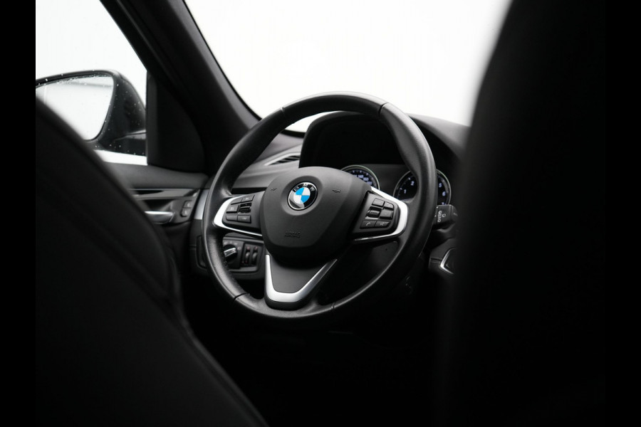 BMW X1 xDrive25e Sportline Plug In Hybrid 221pk Dealer O.H. PHEV | Trekhaak | Camera | Sfeerverlichting | Keyless | Sportstoelen Verwarmd | LED Koplampen | Cruise Control | Navigatie | DAB |