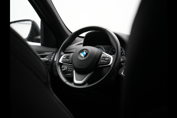 BMW X1 xDrive25e Sportline Plug In Hybrid 221pk Dealer O.H. PHEV | Trekhaak | Camera | Sfeerverlichting | Keyless | Sportstoelen Verwarmd | LED Koplampen | Cruise Control | Navigatie | DAB |