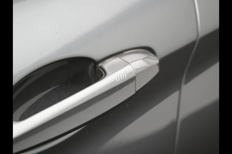 BMW X1 xDrive25e Sportline Plug In Hybrid 221pk Dealer O.H. PHEV | Trekhaak | Camera | Sfeerverlichting | Keyless | Sportstoelen Verwarmd | LED Koplampen | Cruise Control | Navigatie | DAB |