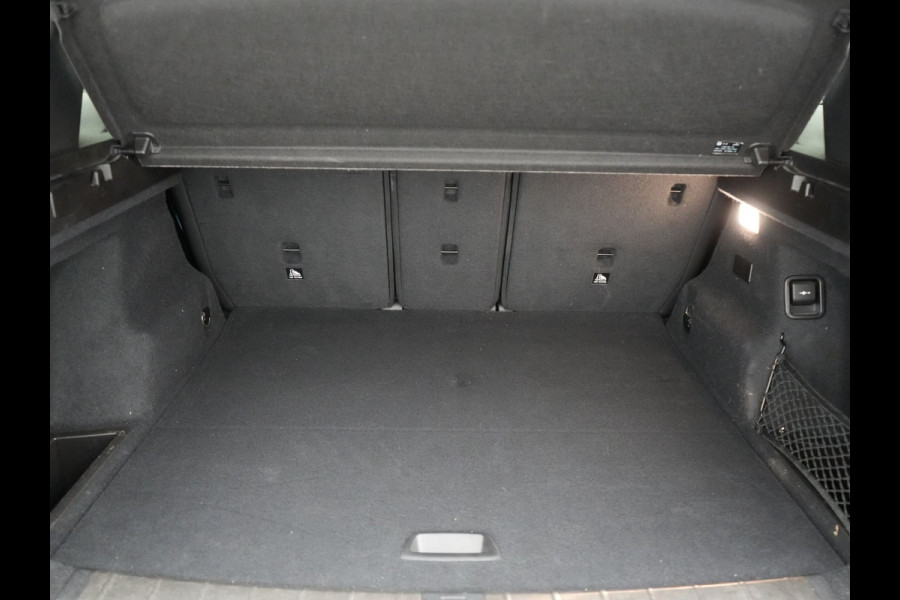 BMW X1 xDrive25e Sportline Plug In Hybrid 221pk Dealer O.H. PHEV | Trekhaak | Camera | Sfeerverlichting | Keyless | Sportstoelen Verwarmd | LED Koplampen | Cruise Control | Navigatie | DAB |