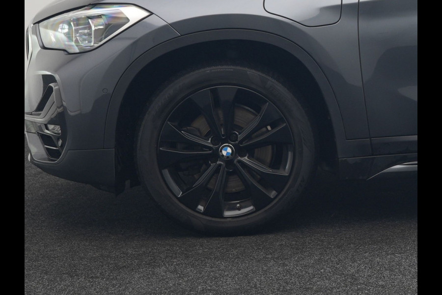 BMW X1 xDrive25e Sportline Plug In Hybrid 221pk Dealer O.H. PHEV | Trekhaak | Camera | Sfeerverlichting | Keyless | Sportstoelen Verwarmd | LED Koplampen | Cruise Control | Navigatie | DAB |