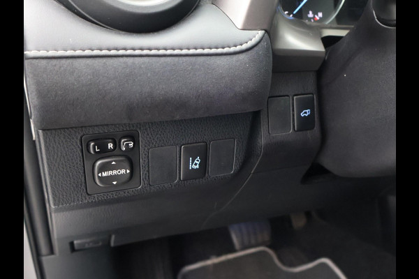 Toyota RAV4 2.5 HYBRID AWD 4WD AUT. DYNAMIC + TREKHAAK 1650 KG | ADAPTIVE CRUISE | CAMERA | STOELVERW. | 18 INCH