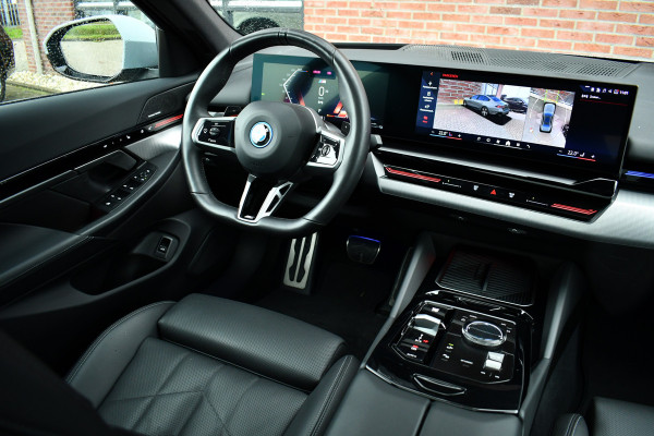BMW 5 Serie 530e M-Sport Pano ACC 360 H/K Stoel-vent Brooklyngrau
