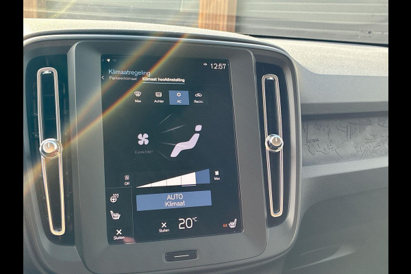 Volvo XC40 1.5 T4 Plug-in hybrid Core Bright 211 PK | Park Assist | Climate Pack - Verwarmd stuur / stoelen | A-Camera
