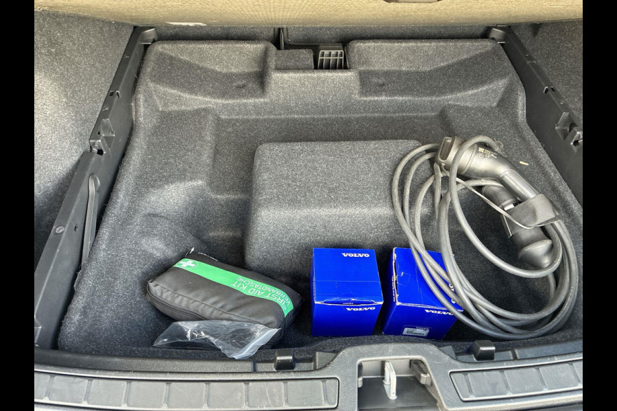 Volvo XC40 1.5 T4 Plug-in hybrid Core Bright 211 PK | Park Assist | Climate Pack - Verwarmd stuur / stoelen | A-Camera