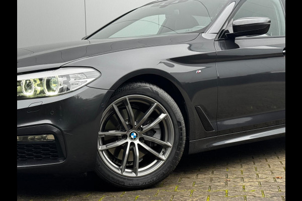 BMW 5 Serie Touring 520i M-SPORT HIGH EXECUTIVE PANORAMADAK DEALER STOELVERWARMING LEDER M PAKKET VIRTUAL AMBIANCE TREKHAAK