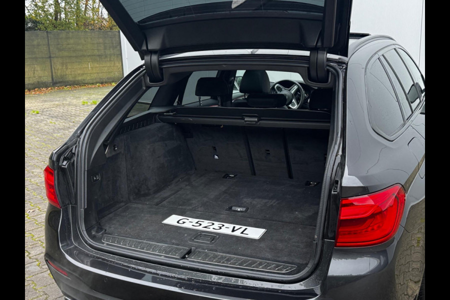 BMW 5 Serie Touring 520i M-SPORT HIGH EXECUTIVE PANORAMADAK DEALER STOELVERWARMING LEDER M PAKKET VIRTUAL AMBIANCE TREKHAAK