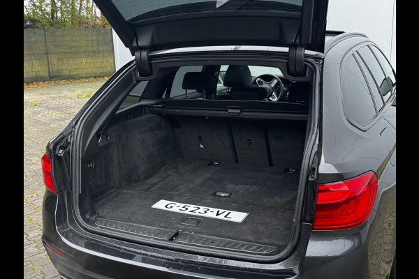 BMW 5 Serie Touring 520i M-SPORT HIGH EXECUTIVE PANORAMADAK DEALER STOELVERWARMING LEDER M PAKKET VIRTUAL AMBIANCE TREKHAAK