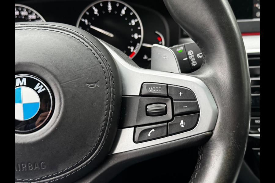 BMW 5 Serie Touring 520i M-SPORT HIGH EXECUTIVE PANORAMADAK DEALER STOELVERWARMING LEDER M PAKKET VIRTUAL AMBIANCE TREKHAAK