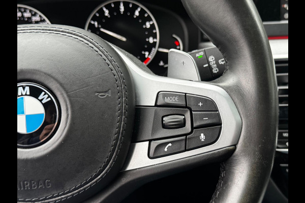 BMW 5 Serie Touring 520i M-SPORT HIGH EXECUTIVE PANORAMADAK DEALER STOELVERWARMING LEDER M PAKKET VIRTUAL AMBIANCE TREKHAAK