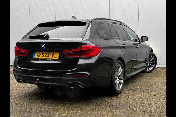 BMW 5 Serie Touring 520i M-SPORT HIGH EXECUTIVE PANORAMADAK DEALER STOELVERWARMING LEDER M PAKKET VIRTUAL AMBIANCE TREKHAAK