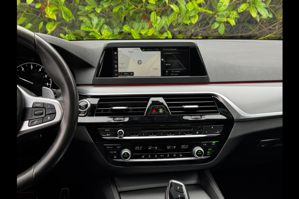 BMW 5 Serie Touring 520i M-SPORT HIGH EXECUTIVE PANORAMADAK DEALER STOELVERWARMING LEDER M PAKKET VIRTUAL AMBIANCE TREKHAAK