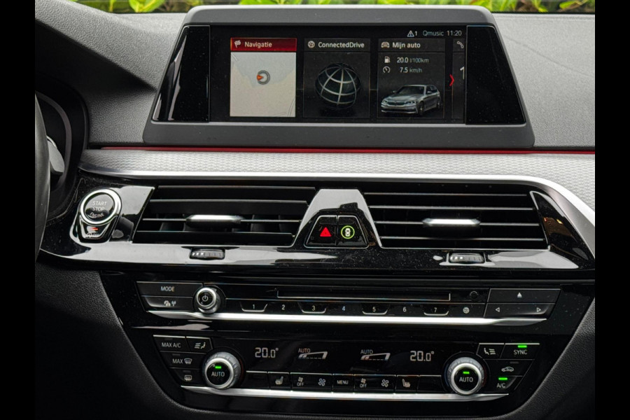 BMW 5 Serie Touring 520i M-SPORT HIGH EXECUTIVE PANORAMADAK DEALER STOELVERWARMING LEDER M PAKKET VIRTUAL AMBIANCE TREKHAAK