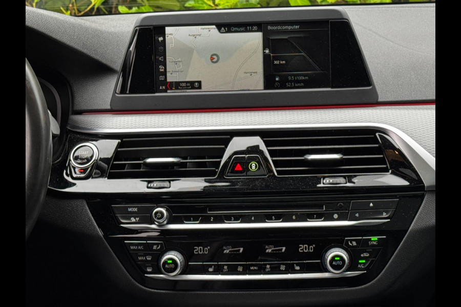 BMW 5 Serie Touring 520i M-SPORT HIGH EXECUTIVE PANORAMADAK DEALER STOELVERWARMING LEDER M PAKKET VIRTUAL AMBIANCE TREKHAAK