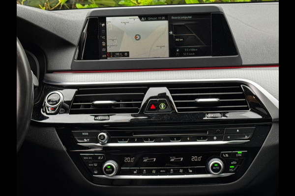 BMW 5 Serie Touring 520i M-SPORT HIGH EXECUTIVE PANORAMADAK DEALER STOELVERWARMING LEDER M PAKKET VIRTUAL AMBIANCE TREKHAAK