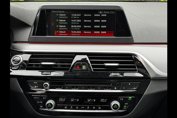BMW 5 Serie Touring 520i M-SPORT HIGH EXECUTIVE PANORAMADAK DEALER STOELVERWARMING LEDER M PAKKET VIRTUAL AMBIANCE TREKHAAK