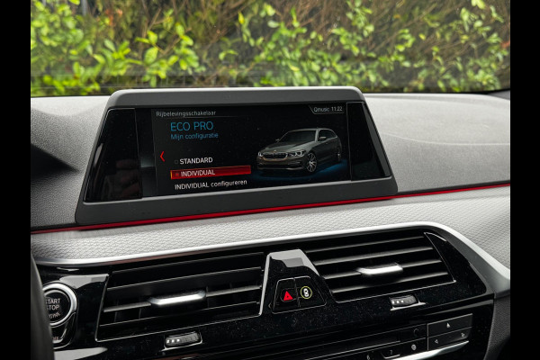 BMW 5 Serie Touring 520i M-SPORT HIGH EXECUTIVE PANORAMADAK DEALER STOELVERWARMING LEDER M PAKKET VIRTUAL AMBIANCE TREKHAAK
