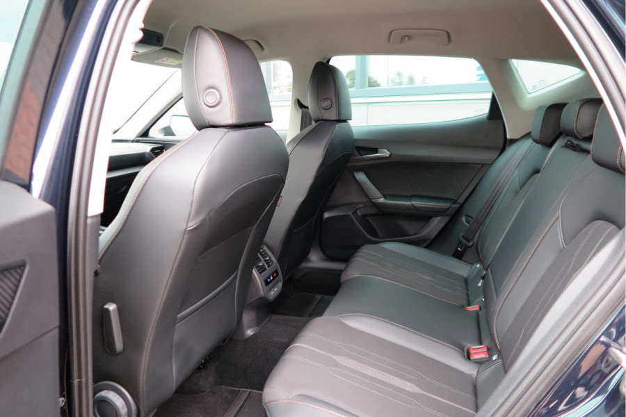 CUPRA Formentor 1.4 e-Hybrid 204pk Business. Led , Trekhaak , PDC , Clima, Stuurwiel verwarmd , LMV , Carplay, etc .