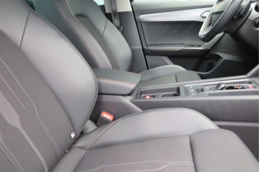 CUPRA Formentor 1.4 e-Hybrid 204pk Business. Led , Trekhaak , PDC , Clima, Stuurwiel verwarmd , LMV , Carplay, etc .