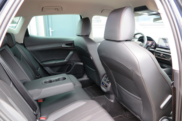 CUPRA Formentor 1.4 e-Hybrid 204pk Business. Led , Trekhaak , PDC , Clima, Stuurwiel verwarmd , LMV , Carplay, etc .