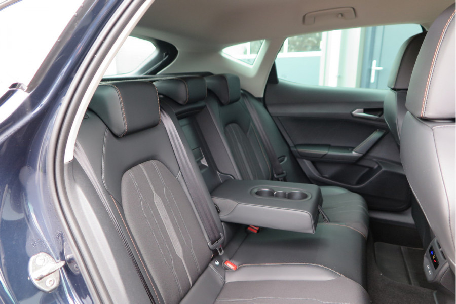 CUPRA Formentor 1.4 e-Hybrid 204pk Business. Led , Trekhaak , PDC , Clima, Stuurwiel verwarmd , LMV , Carplay, etc .