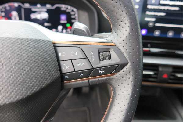 CUPRA Formentor 1.4 e-Hybrid 204pk Business. Led , Trekhaak , PDC , Clima, Stuurwiel verwarmd , LMV , Carplay, etc .