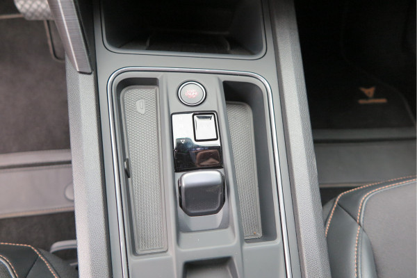 CUPRA Formentor 1.4 e-Hybrid 204pk Business. Led , Trekhaak , PDC , Clima, Stuurwiel verwarmd , LMV , Carplay, etc .