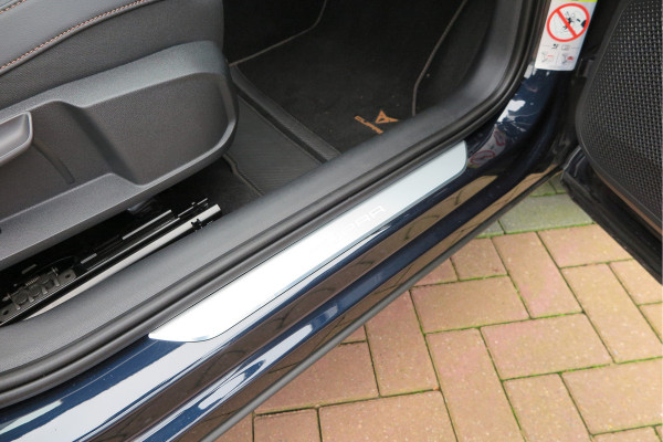 CUPRA Formentor 1.4 e-Hybrid 204pk Business. Led , Trekhaak , PDC , Clima, Stuurwiel verwarmd , LMV , Carplay, etc .