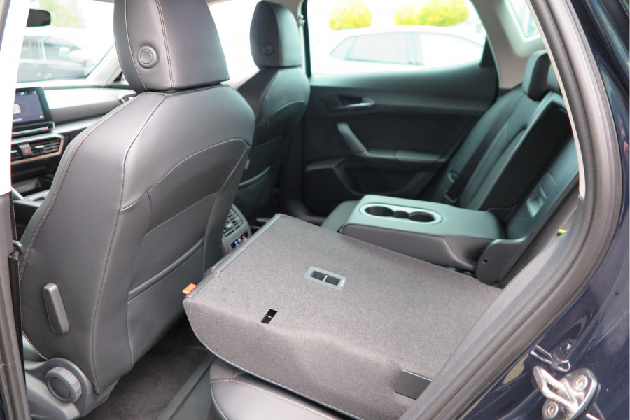 CUPRA Formentor 1.4 e-Hybrid 204pk Business. Led , Trekhaak , PDC , Clima, Stuurwiel verwarmd , LMV , Carplay, etc .