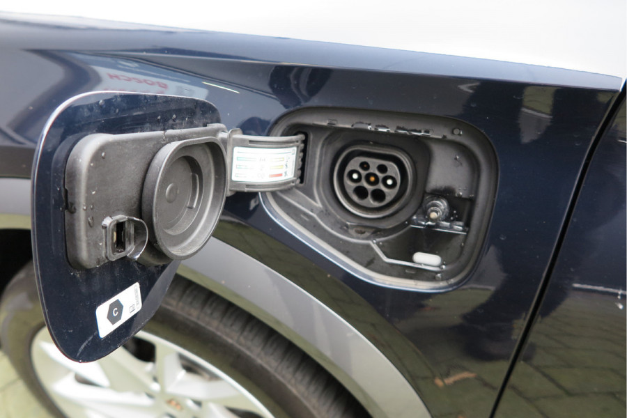 CUPRA Formentor 1.4 e-Hybrid 204pk Business. Led , Trekhaak , PDC , Clima, Stuurwiel verwarmd , LMV , Carplay, etc .