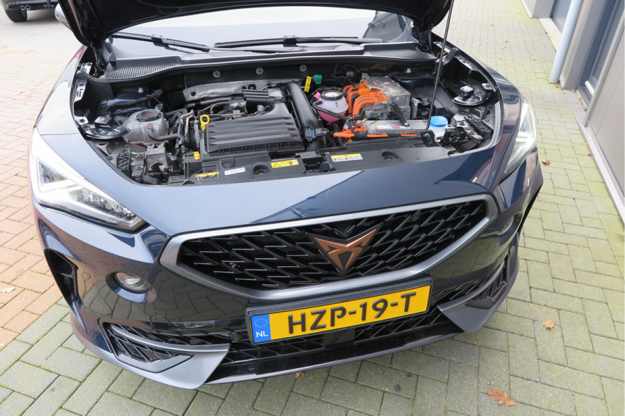 CUPRA Formentor 1.4 e-Hybrid 204pk Business. Led , Trekhaak , PDC , Clima, Stuurwiel verwarmd , LMV , Carplay, etc .