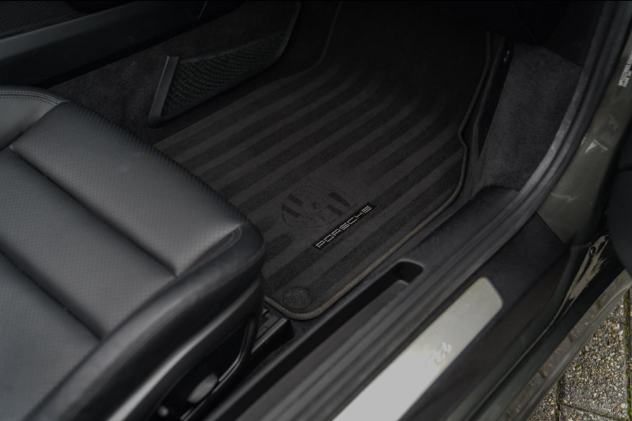 Porsche 911 Cabrio 3.0 Carrera | Sport Uitlaat | PASM Sport Suspension | LED Bi Xenon | Stoelverwarming | Aventuringroen | DAB+