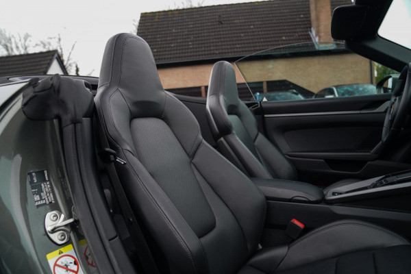Porsche 911 Cabrio 3.0 Carrera | Sport Uitlaat | PASM Sport Suspension | LED Bi Xenon | Stoelverwarming | Aventuringroen | DAB+