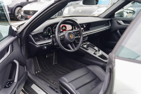 Porsche 911 Cabrio 3.0 Carrera | Sport Uitlaat | PASM Sport Suspension | LED Bi Xenon | Stoelverwarming | Aventuringroen | DAB+