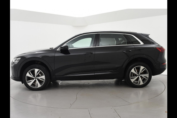 Audi Q8 e-tron 55 QUATTRO 115 kWh 408 PK S EDITION S-LINE + TREKHAAK 1800 KG | LUCHTVERING | HEAD-UP | LEDER SPORTINTERIEUR