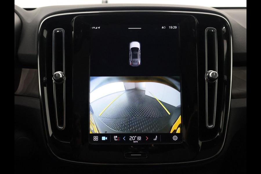 Volvo C40 RECHARGE TWIN INTRO AWD 78 KW/408 PK ACCU 92% BIJNA 2022.GARANTIE TOT 2032** 1800 KG TREKGEWICHT. PANODAK