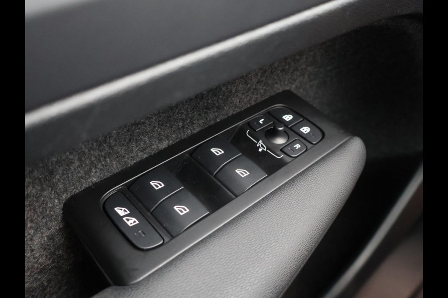 Volvo C40 RECHARGE TWIN INTRO AWD 78 KW/408 PK ACCU 92% BIJNA 2022.GARANTIE TOT 2032** 1800 KG TREKGEWICHT. PANODAK