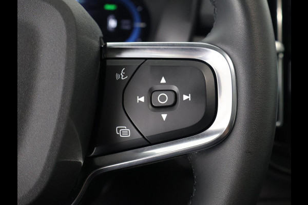 Volvo C40 RECHARGE TWIN INTRO AWD 78 KW/408 PK ACCU 92% BIJNA 2022.GARANTIE TOT 2032** 1800 KG TREKGEWICHT. PANODAK
