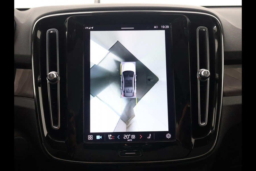 Volvo C40 RECHARGE TWIN INTRO AWD 78 KW/408 PK ACCU 92% BIJNA 2022.GARANTIE TOT 2032** 1800 KG TREKGEWICHT. PANODAK