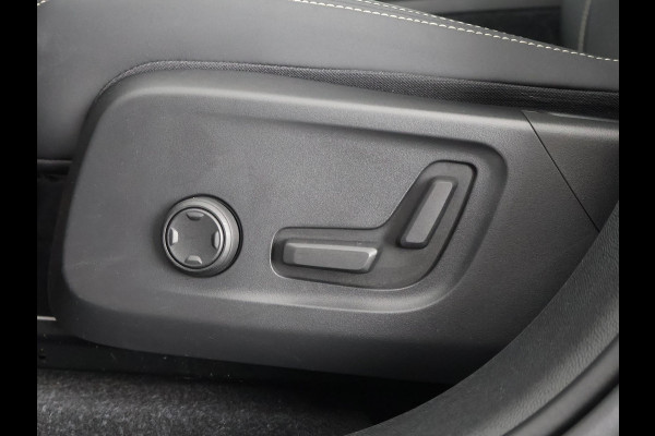 Volvo C40 RECHARGE TWIN INTRO AWD 78 KW/408 PK ACCU 92% BIJNA 2022.GARANTIE TOT 2032** 1800 KG TREKGEWICHT. PANODAK