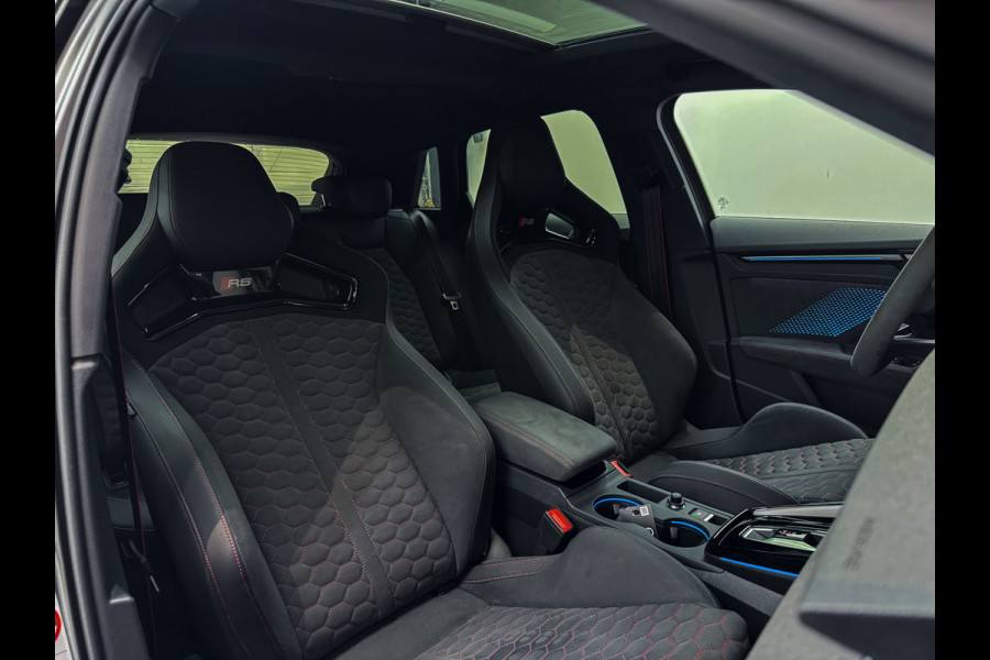 Audi RS3 Sportback 2.5 TFSI quattro PPF|RS-Schaalstoelen|Sonos|MatteGrijs|HUD|Alcantara|Vol!