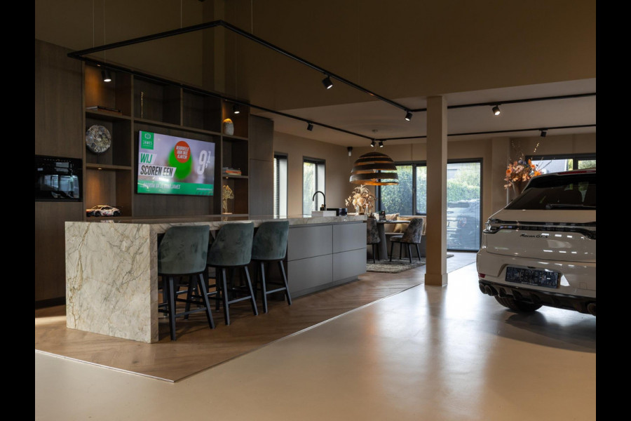 Audi A6 Avant 55 TFSI quattro S edition / 340pk / Maxton / Panorama dak / Achteruitrij camera /