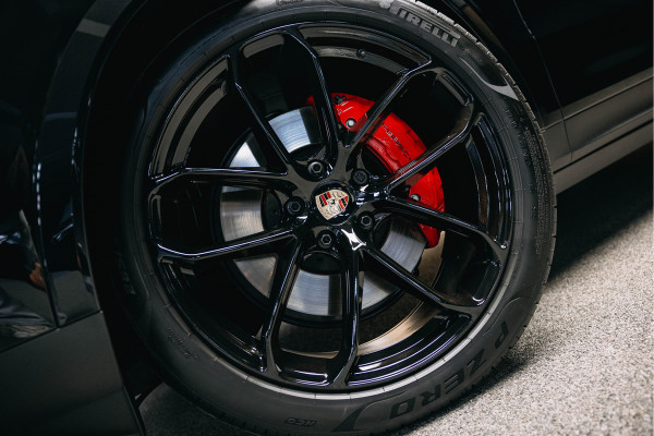 Porsche Cayenne Coupé 3.0 E-Hybrid Black Edition | Sport Chrono | Luchtvering | Adaptieve (18-voudige) sportstoelen met verwarming en verkoeling |