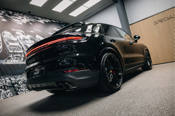 Porsche Cayenne Coupé 3.0 E-Hybrid Black Edition | Sport Chrono | Luchtvering | Adaptieve (18-voudige) sportstoelen met verwarming en verkoeling |