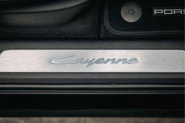 Porsche Cayenne Coupé 3.0 E-Hybrid Black Edition | Sport Chrono | Luchtvering | Adaptieve (18-voudige) sportstoelen met verwarming en verkoeling |