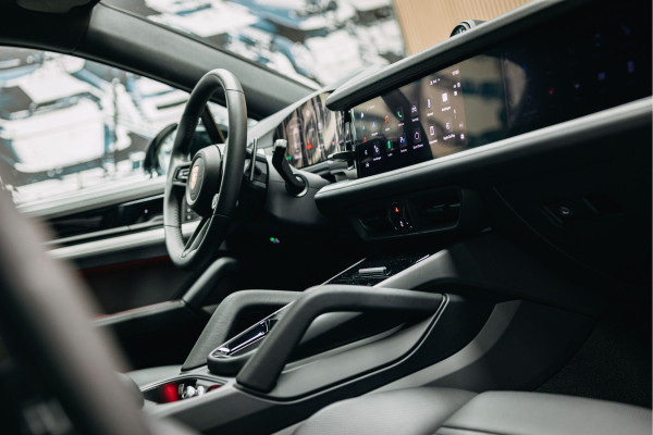 Porsche Cayenne Coupé 3.0 E-Hybrid Black Edition | Sport Chrono | Luchtvering | Adaptieve (18-voudige) sportstoelen met verwarming en verkoeling |