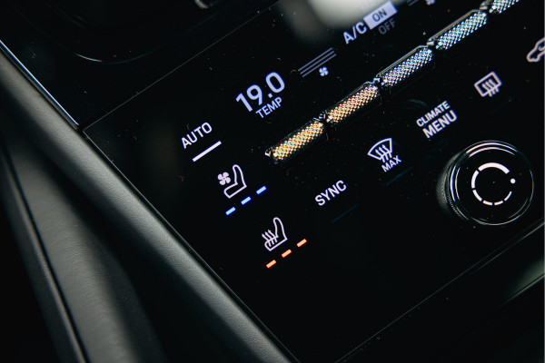 Porsche Cayenne Coupé 3.0 E-Hybrid Black Edition | Sport Chrono | Luchtvering | Adaptieve (18-voudige) sportstoelen met verwarming en verkoeling |